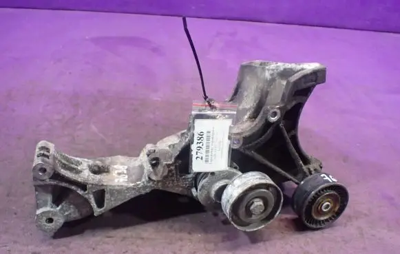 Audi A4 S4 B7 8E 8H Engine mounting bracket