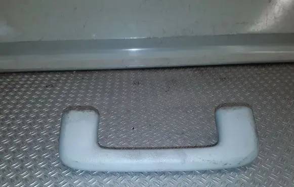 Mitsubishi Outlander Front interior roof grab handle