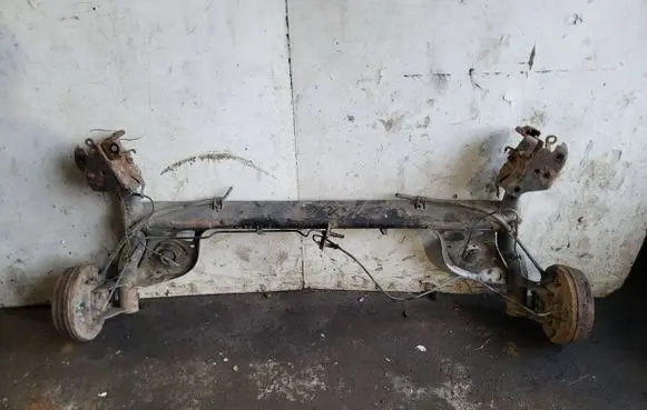 Nissan Note (E11) Rear axle beam 