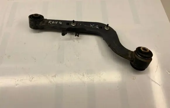 Toyota RAV 4 (XA40) Rear control arm