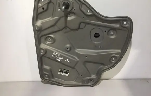 Rear door manual window regulator