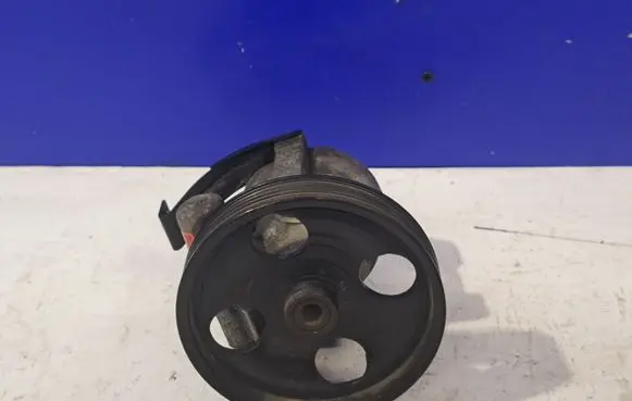 Volvo S40, V40 Power steering pump 30620812