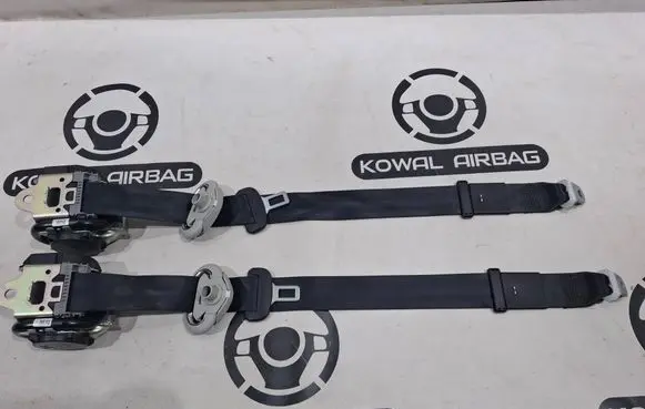 Volkswagen Caddy Set of seat belts 2K5857448 2K5857447 7N0857737