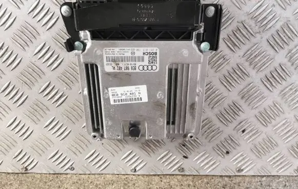 Audi A4 S4 B7 8E 8H Engine control unit/module 8E0907401AL