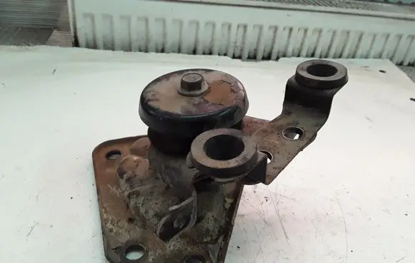 Ford Maverick Gearbox mount