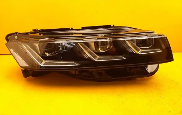 Volkswagen Touareg III Headlight/headlamp 761941082D