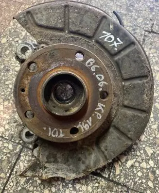 Volkswagen PASSAT B6 Front wheel hub
