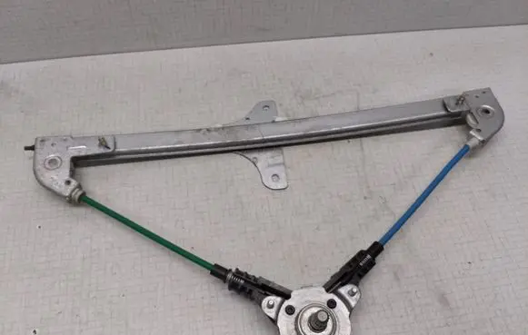 Rear door manual window regulator