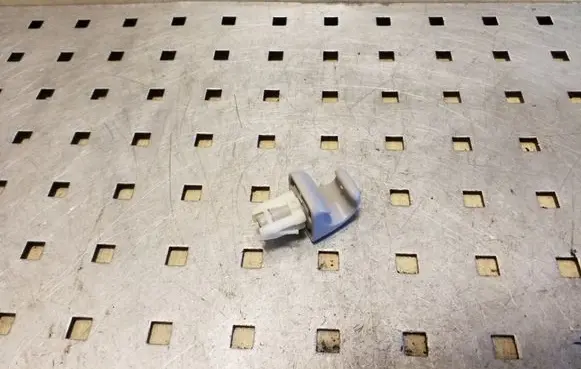 Toyota Corolla E120 E130 Sun visor clip/hook/bracket 