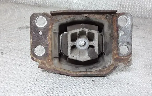 Ford Mondeo MK IV Engine mount bracket