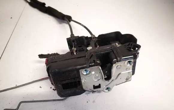 Chevrolet Captiva Front door lock