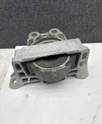 Ford Kuga II Engine mount bracket 