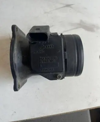 Volkswagen Golf IV Mass air flow meter 06A906461B