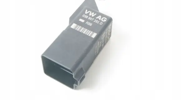 Audi A3 S3 A3 Sportback 8P Glow plug pre-heat relay 038907281D