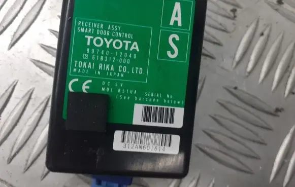 Toyota Auris 150 Door control unit/module 89740-12040