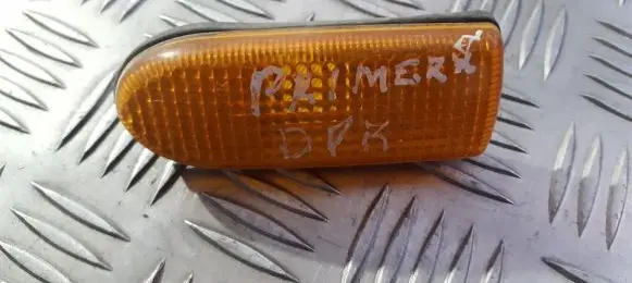 Nissan Primera Front fender indicator light 2616090j00 138260