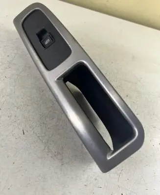 Volvo V50 Electric window control switch 8663815 30773214 03453305