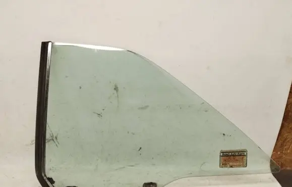 Mercedes-Benz 380 560SEC C126 Rear side window 1266700310 A1266700310 1266700110
