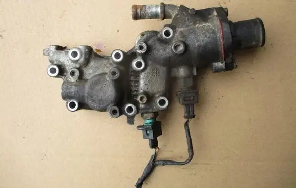 Citroen C3 Thermostat/thermostat housing 963470580