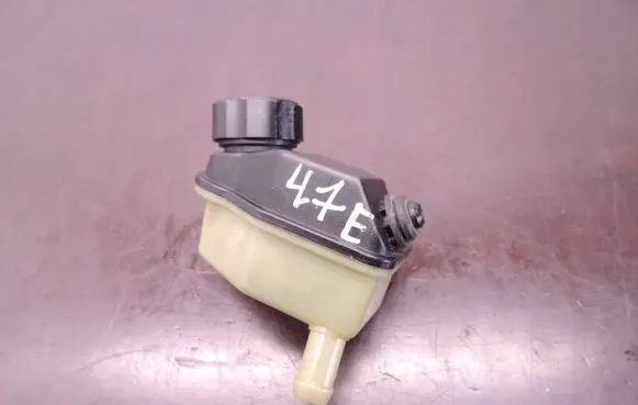 Volvo V50 Power steering fluid tank/reservoir 4N513531DC D47