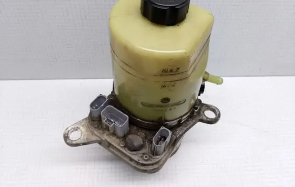 Ford Focus C-MAX Power steering fluid tank/reservoir 1040085011094F