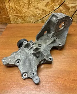 Volkswagen Golf V Generator/alternator bracket 03L903143K V220TRCS1