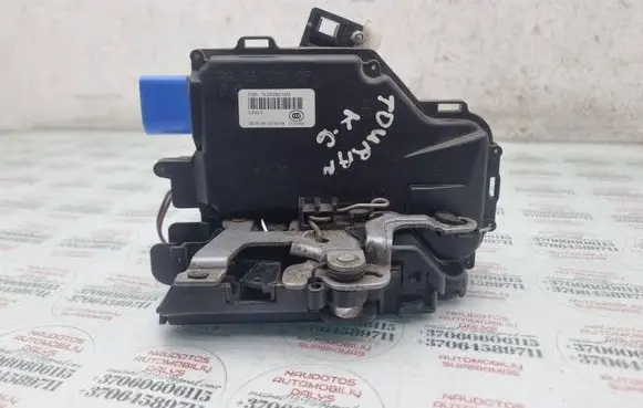 Volkswagen Touran I Rear door lock 7L0839015D