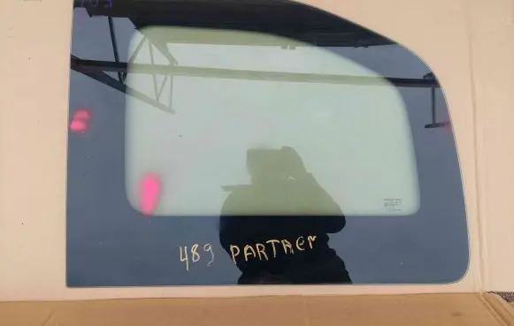 Peugeot Partner Rear side window 43R000015