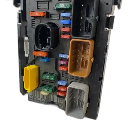 Peugeot 207 Fuse box set 9661708180 L10