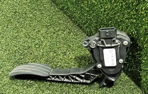 Renault Master III Accelerator throttle pedal 8200672367