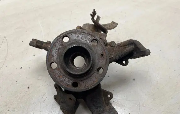 Skoda Fabia Mk1 (6Y) Front wheel hub