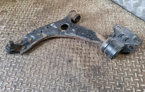 Ford Focus Front lower control arm/wishbone BV613A262AAA