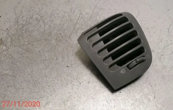 Peugeot 806 Dashboard side air vent grill/cover trim 1471018077