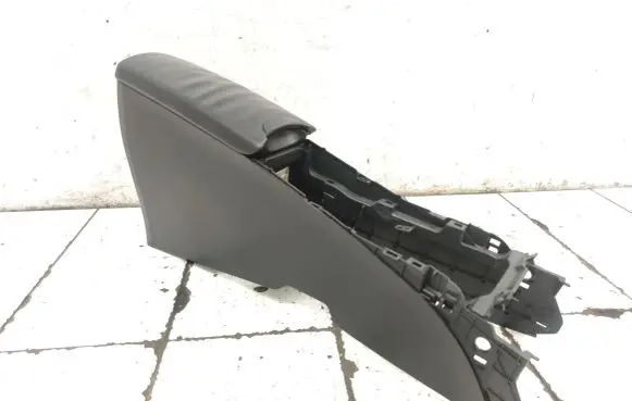 Toyota Avensis T270 Armrest 5891205010