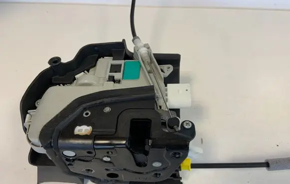 Audi Q7 4M Front door lock 8J1837015F 4M1837349A