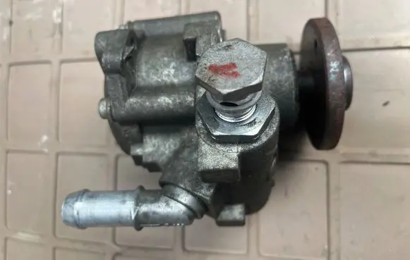 BMW X1 E84 Power steering pump 6779244 32416779244