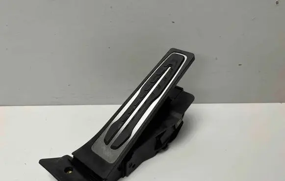 BMW X1 U11 Accelerator throttle pedal 6889825 6871054