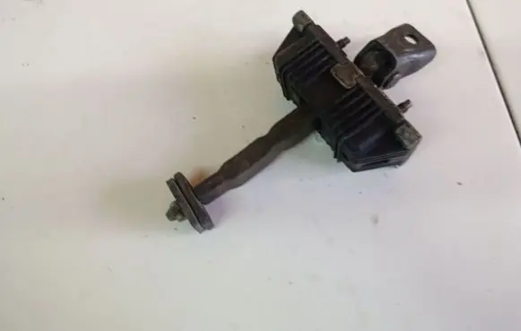 Toyota Avensis T250 Rear door check strap stopper