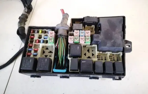 Volvo V50 Fuse box set 8688040 518818000