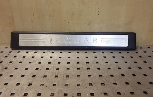Jaguar XF X250 Front sill trim cover 8X2313200AF
