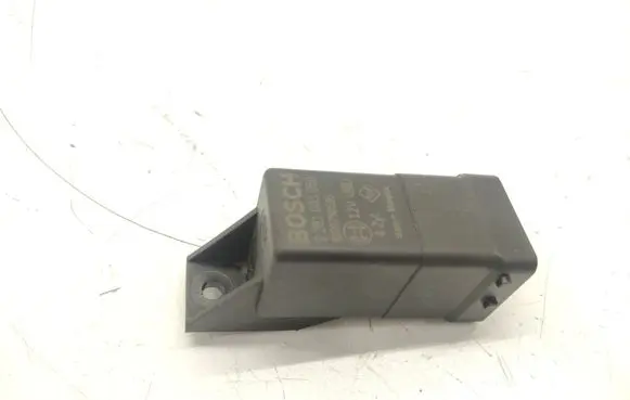 Nissan Qashqai Glow plug pre-heat relay 0281003050 8200798585