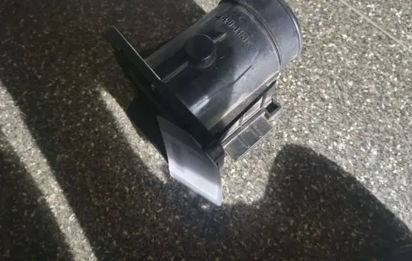 Mitsubishi Carisma Mass air flow meter E5T05471