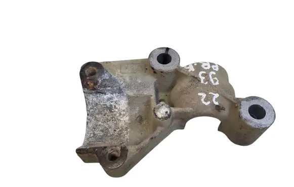 Peugeot 607 Engine mounting bracket