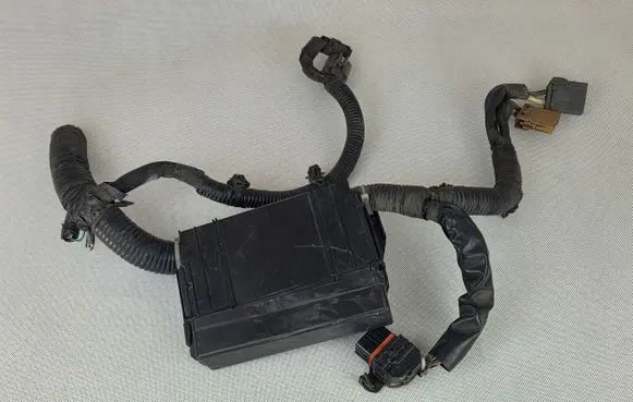Nissan Juke I F15 Fuse module 24382EW70B