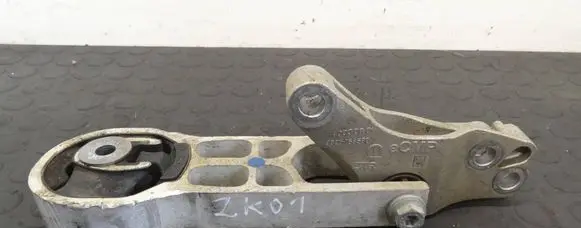 Opel Mokka B Engine mount bracket 9826468580 9826527880