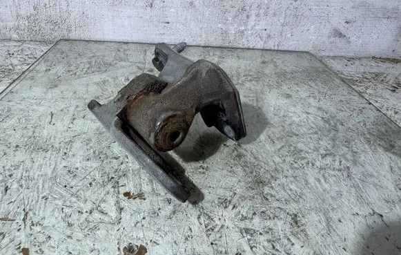 Mercedes-Benz B W245 Front door lower hinge 