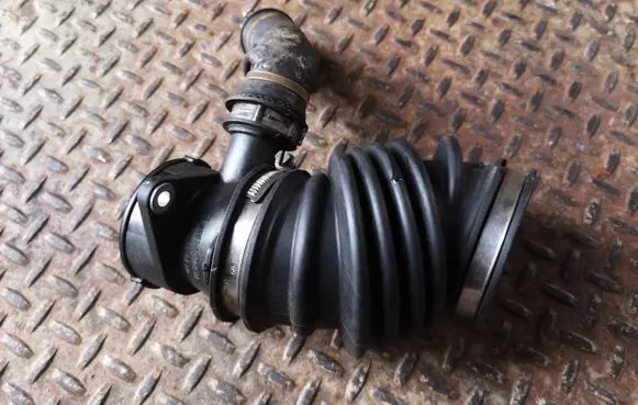 Ford Focus Turbo air intake inlet pipe/hose AV616C784AF F1F19C623A