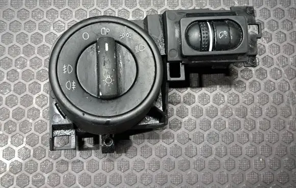 Volkswagen Touareg I Light switch 7L6858903T