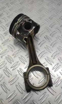 Volkswagen PASSAT B8 Piston with connecting rod