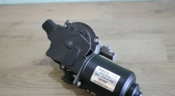 Toyota Corolla Verso AR10 Wiper motor 851100F010
